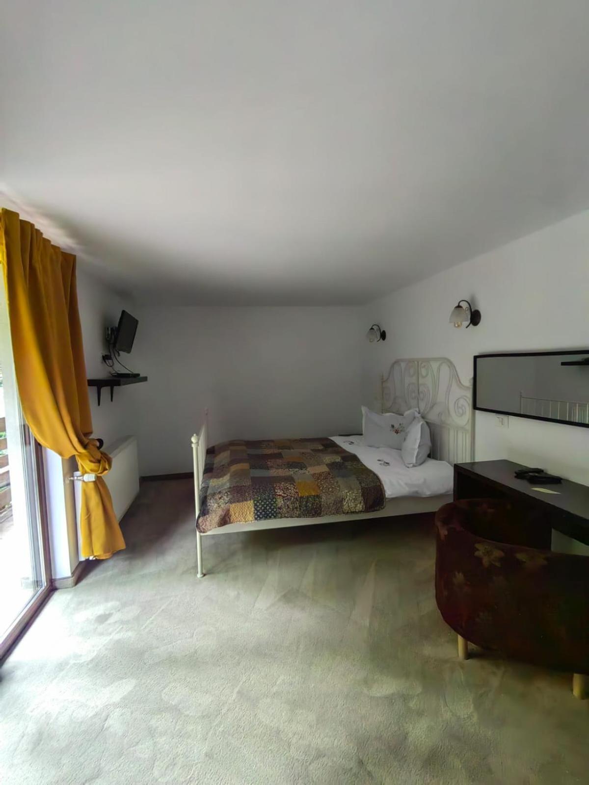 Hotel Casuta Din Padure Malaia Exterior foto